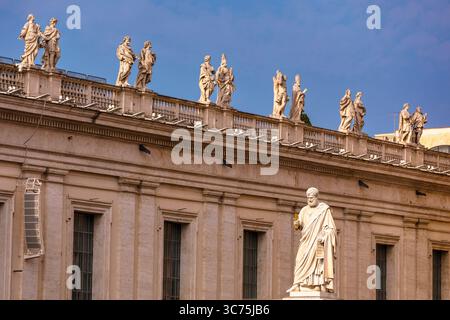 Statue of Saint Peter in front of St. Peter's Basilica, Vatican, Rome, Lazio, Italy Stock Photo