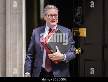 Sir Keir Starmer, Prime Minister of the United Kingdom,  carries ministerial folders, close up, Downing Street, London Stock Photo