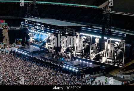 洋楽 Oasis live 25 Wembley Stadium oasis-performing-live-at-
