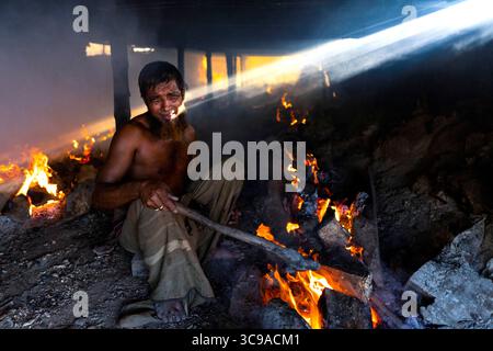 December 8, 2022, Satkhira, Bangladesh : Workers in a small local factory follow an old village technique for drying fish - with the heat of fire. (Credit Image: © Md Harun Or Rashid/ZUMA Press Wire) Stock Photo