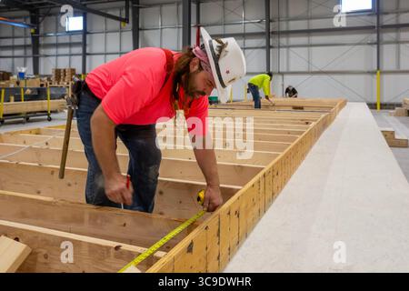 Romulus, Michigan - Workers build apartments in Ginosko Modular 's factory using modular construction methods. The units will be assembled into an apa Stock Photo