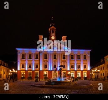Tartu Town Hall at night with the Kissing Students fountain in front, Town Hall Square, Estonia Stock Photo