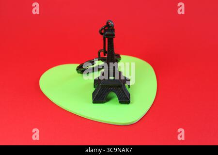 Eiffel Tower keychain on heart-shaped sticky note Stock Photo