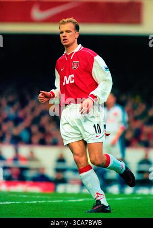 Dennis bergkamp arsenal 1998 hi-res stock photography and images