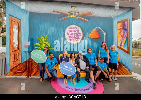August 31, 2019, Costa Mesa, California: Local politicians and volunteers pose at a mall mural depicting a living room to celebrate the opening of a homeless shelter in Costa Mesa, CA. (Credit Image: © Spencer Grant/ZUMA Press Wire) Stock Photo