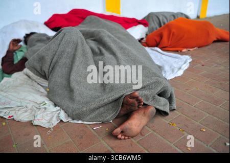 January 5, 2024: Sylhet-Bangladesh: Floating people  is sleep in the foggy winter  morning on the sidewalk next to the Sylhet Alia Madrasah grounds. Due to the increase in the prices of daily necessities, people are moving from poverty to more poverty, they are moving from villages to cities in search of work. The photo was taken early Friday morning. ..According to the population census in 2011 by the Bangladesh Bureau of Statistics (BBS), the Sylhet population was 479,837. The present population growth rate in Sylhet town is 2.5% per year. Considering 10% floating population comes to the cit Stock Photo
