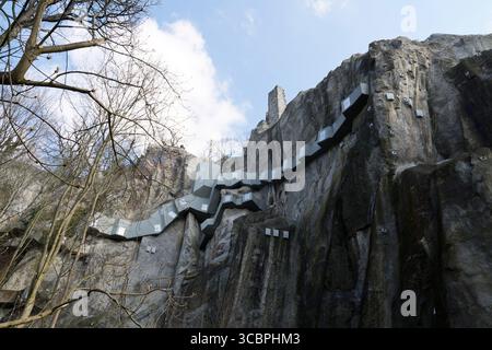 Drachenfels secured by steel anchors and concrete reinforcement, Germany, North Rhine-Westphalia, Koenigswinter Stock Photo