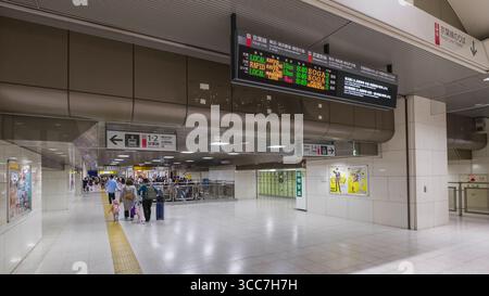 Underground passageway connecting the Keiyo Line to Tokyo Station ...