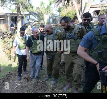 14 October 2023, Israel, Be·eri: Israeli tanks move through the area ...