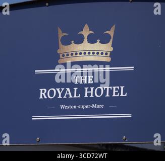 Royal crown logo. Business golden emblem with R letter and face ...