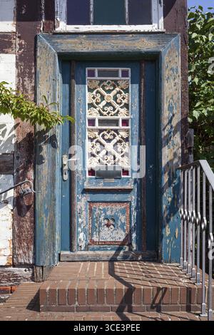 Old, dilapidated ornate wooden door on a half-timbered house, Sulingen, Lower Saxony, Germany Stock Photo