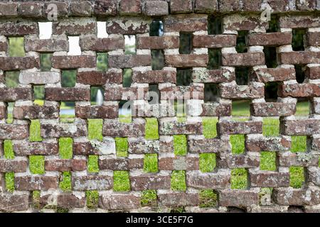 Lattice brick wall at Middleton Place Plantation, built with reclaimed bricks from the mansion ruins burned in 1865 during the Civil War. Stock Photo