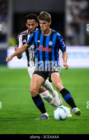 Lloyd Kelly of Juventus FC is challenged by Musa Al-Taamari of Stade ...