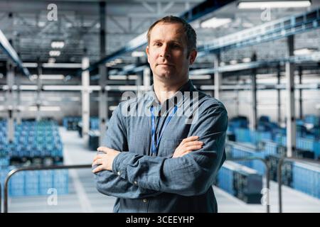 Portrait of data center engineer analyzing infrastructure performance, resolving hardware failures. Server farm IT professional doing job tasks, optimizing network equipment Stock Photo