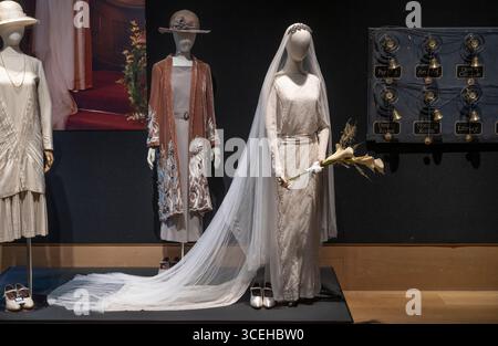 Bonhams, London, UK. 18th August, 2025. Preview of sale and exhibition of Downton Abbey: The Auction at Bonhams. After running for six seasons from 2010-2015, with a third and final motion picture about to hit the screen in September, landmark series Downton Abbey is set for a final goodbye. Before the doors of Downton close, Bonhams are holding a farewell exhibition and auction of props, costumes and set pieces from across the series, running online from 18 Aug-16 Sept. Image: Michelle Dockery (as Lady Mary): Wedding 1 Prop Costume and Wedding Bouquet Season 3, Ep. 14, estimate £3,000-5,000. Stock Photo