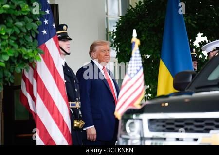 Washington DC, USA. 18th Aug, 2025. United States President Donald J Trump greets President Volodymyr Zelenskyy of Ukraine before their meeting with European Leaders at the White House in WashingtonDC, USA, on August 18, 2025.Credit: Yuri Gripas/Pool via CNP/MediaPunch Credit: MediaPunch Inc/Alamy Live News Stock Photo