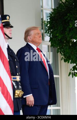 Washington DC, USA. 18th Aug, 2025. United States President Donald J Trump greets President Volodymyr Zelenskyy of Ukraine before their meeting with European Leaders at the White House in WashingtonDC, USA, on August 18, 2025.Credit: Yuri Gripas/Pool via CNP/MediaPunch Credit: MediaPunch Inc/Alamy Live News Stock Photo