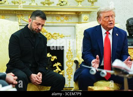 Anchorage, Alaska, USA. 15th Aug, 2025. United States President Donald J Trump meets President Volodymyr Zelenskyy of Ukraine in the Oval Office of the White House in Washington, DC, USA, on Monday, August 18, 2025. European Leaders are at the White House in support of President Zelenskyy following President Trumpâs meeting with President Vladimir Putin of Russia in Anchorage, Alaska, USA, on Friday, August 15, 2025. Credit: Aaron Schwartz/Pool via CNP/dpa/Alamy Live News Stock Photo