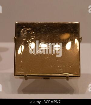 linda lee porter cigarette cases Linda lee porter hi-res stock photography and images
