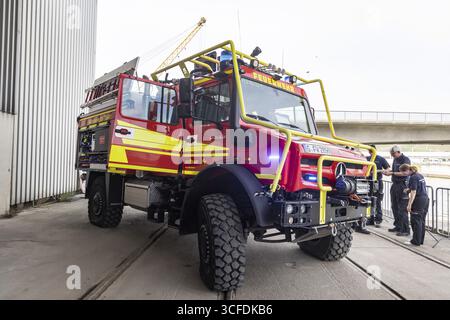 Stuttgart fire brigade rescue vehicle for rough terrain. Unimog TLF-W on U 5023. Stuttgart, Baden-Wuerttemberg, Germany Stock Photo