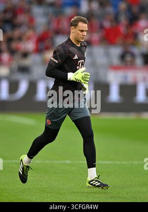 vor Spielbeginn: Aufwaermen Training Torwart Dennis Seimen VfB ...