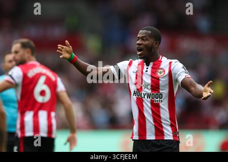 LONDON, UK - 23rd Aug 2025:   Dango Ouattara of Brentford during the Premier League match between Brentford FC and Aston Villa FC at Gtech Community Stadium  (Credit: Craig Mercer/ Alamy Live News) Stock Photo