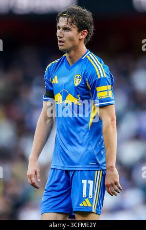 Brenden Aaronson of Leeds United looks to beat Noah Sadiki of ...