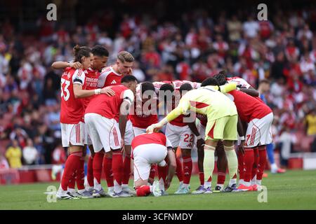 London, UK. 23rd Aug, 2025. Arsenal huddle at the Arsenal v Leeds United EPL match, at the Emirates Stadium, London, UK on 23rd August, 2025. Credit: Paul Marriott/Alamy Live News Stock Photo