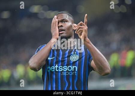 Ange-Yoan Bonny of Fc Internazionale in action during the Serie A match ...