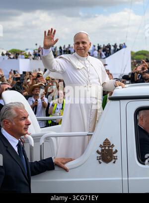 People greet Pope Leo XIV upon his arrival in Yaounde, Cameroon ...