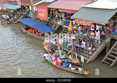 Boat vendors selling food prepared on floating kitchens on the Mae Klong river at the Amphawa floating market, Samut Songkhram, Thailand Stock Photo