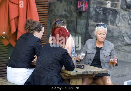 Ex Transvision Vamp singer Wendy James spotted having a drink and