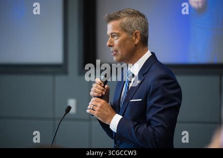 Cape Canaveral, United States of America. 31 July, 2025. Acting NASA Administrator Sean Duffy, delivers remarks at a briefing moments before the launch of the SpaceX Falcon 9 rocket carrying Crew-11 was scrubbed due to weather at the Kennedy Space Center, July 31, 2025 in Cape Canaveral, Florida. NASA astronauts Zena Cardman, Mike Fincke, JAXA astronaut Kimiya Yui, and Roscosmos cosmonaut Oleg Platonov are heading to the orbiting laboratory on a six month mission.  Credit: Aubrey Gemignani/NASA Photo/17�Թ����� Live News Stock Photo