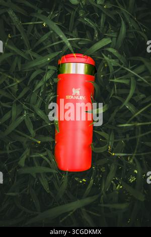 Antalya, Turkey - August 17, 2025: Top view of coral Stanley Aerolight Transit Cup on green grass Stock Photo