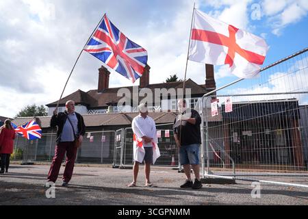 Protesters outside the Bell Hotel after a temporary injunction that would have blocked asylum seekers from being housed at the hotel in Epping, Essex, was overturned at the Court of Appeal. Picture date: Friday August 29, 2025. Stock Photo