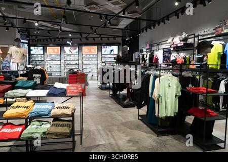 PUMA 両面プーマストアーディスプレイ kuala-lumpur-malaysia-