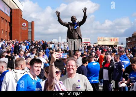 Rangers fans by a statue of former Rangers manager Walter Smith outside the stadium before the William Hill Premiership match at Ibrox Stadium, Glasgow. Picture date: Sunday August 31, 2025. Stock Photo