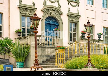 Eingang zum Schloss Branitz im 1846 von Fürst Hermann von Pückler-Muskau angelegtem Landschaftspark in Branitz, Cottbus, Landkreis Spree-Neiße, Brande Stock Photo