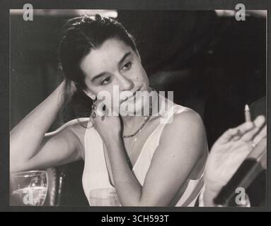 Qattiq onlayn yutish Tukli mushukli ayol qichqiriqlar bilan boshaydi