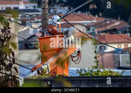 Sao Paulo, Brazil, July 13, 2025. An employee of Enel, an energy company in Saão Paulo, SP, performs maintenance on the high-voltage power grid that p Stock Photo