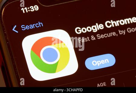 Google Chrome internet browser app in the Apple App Store Stock Photo