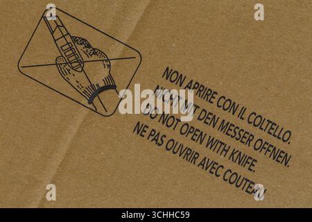 do not open with knife symbol Do not use blades to open - detail on cardboard packaging Stock Photo