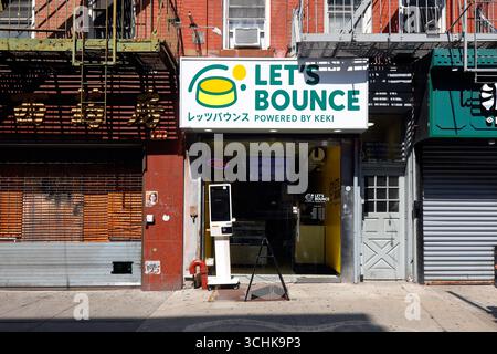 Let's Bounce レッツバウンス, 79 Mott St, New York, NYC storefront of a Japanese style bouncy cheesecake bakery in Manhattan Chinatown. Stock Photo