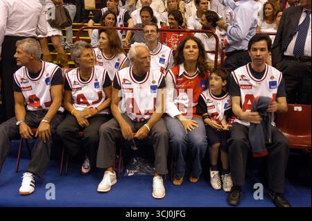 Stock Photos, Italy. 04th Sep, 2025. MILAN - MILAN - BASKETBALL CHAMPIONSHIP FINAL, GAME 4, BETWEEN OLIMPIA ARMANI JEANS AND CLIMA MIO FORTITUDO BOLOGNA. BOLOGNA, DEDICATED TO THE ORCO LEO, ARMANI'S SISTER, GIORGIO ARMANI, ROBERTA ARMANI, AND ANGELO MORATTI, WINS IN THE LAST SECOND (MILAN - 2005-06-16, Nanni Fontana). ps. The photo may be used with due respect for the context in which it was taken, and without the intent to defamatoryly denigrate the dignity of the people depicted. Credit: Independent Photo Agency/Ģ����ý Live News Stock Photo