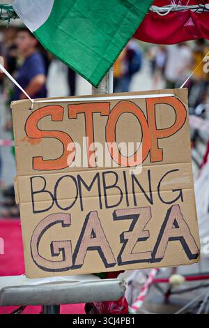 A sign saying Stop bombing Gaza at a Palestinian demonstration Turin against the war in Gaza Stock Photo