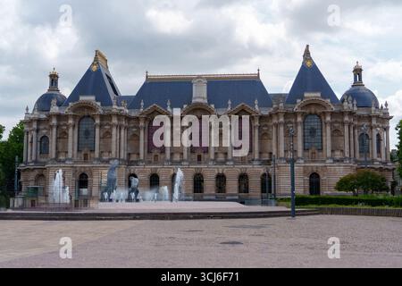 Museum of Fine Arts in Lille with Fountain in Front Stock Photo