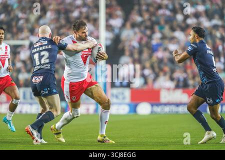 ST HLENES, ENGLAND - September 5: Alex Walmsley of St Helens on the attack as Liam Farrell of Wigan Warriors tries to stop him. Betfred Super League match between St Helens and Wigan Warriors at The Totally Wicked Stadium on September 5, 2025 in St Helens England. (Photo by James Giblin) Stock Photo
