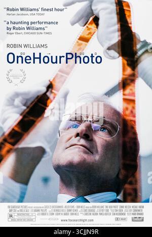 One Hour Photo (2002) directed by Mark Romanek and starring Robin Williams, Connie Nielsen, and Michael Vartan. Photo technician Sy Parrish develops an obsession with a seemingly perfect family, leading to psychological suspense and disturbing revelations. Photograph of an original 2002 US one sheet poster EDITORIAL USE ONLY. Credit: BFA / Fox Searchlight Pictures Stock Photo