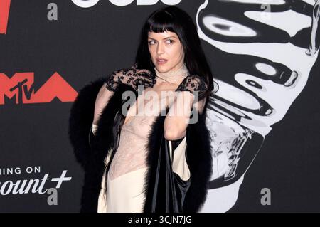 Maria Zardoya von The Marias bei der Verleihung der MTV Video