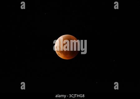 Melbourne, Victoria, Australia. 8th Sep, 2025. The full moon returns to the partial eclipse phase after its total eclipse during the phenomenon of the Blood Moon Total Lunar Eclipse as seen in Melbourne City, Victoria. Full moon painted in red is seen as the second total lunar eclipse of the year where moon sits deep within Earth's darkest part of our planet's shadow creating a dramatic ''blood moon'' A blood Moon total lunar eclipse was visible on 7/8 September 2025. Observers based in Pakistan, India, China, Russia, Australia and New Zealand, east Africa and the regions surrounding centr Stock Photo